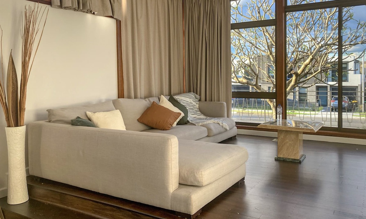 Revesby House | Sunny Retro Modern 3BR Close to Shops