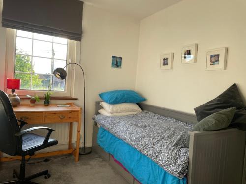 Wolverton Bed & Breakfast | Sunny room in terraced house