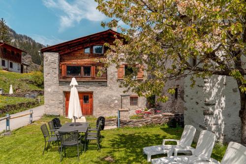 Poschiavo House | Sunny, rustical 5 room cottage in Valposchiavo