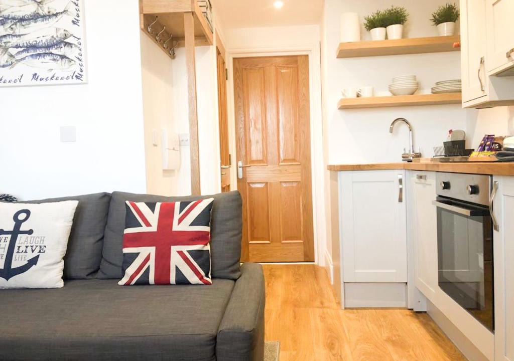 Folkestone Apartment | Sunny Sands, Three Beaches House