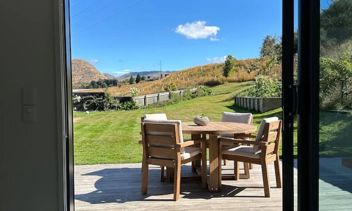 Lake Hayes Condo | Sunny self contained unit in Shotover