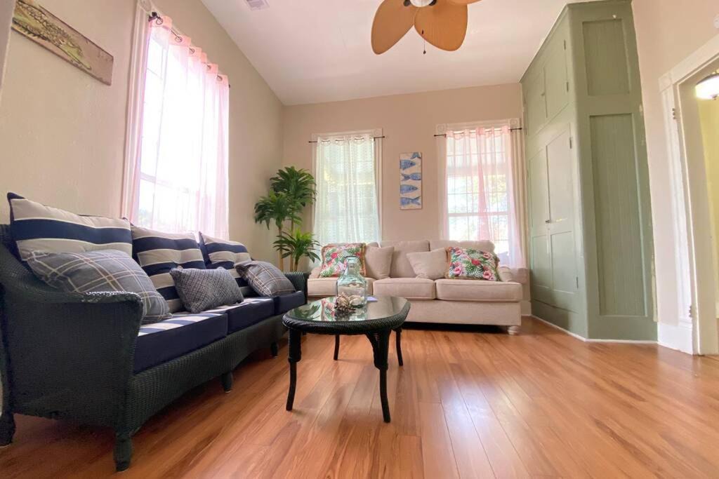San Jacinto House | Sunny Shores 1
