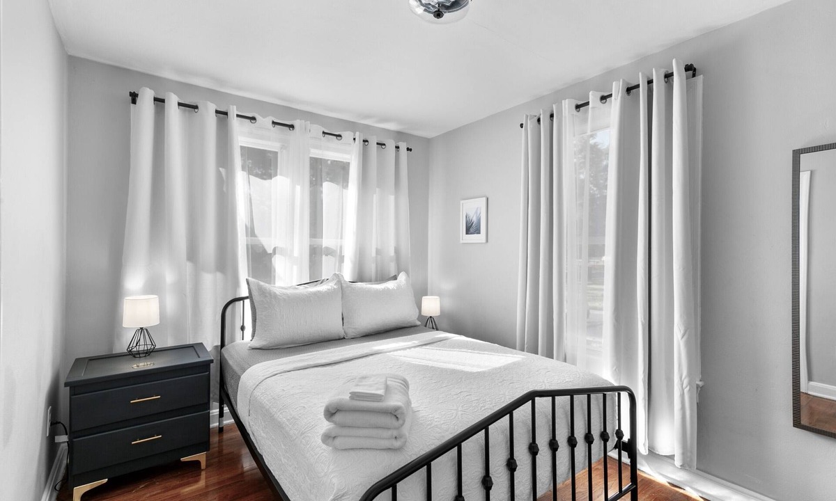 Murray Hill House | Sunny Side Murry Hill Home