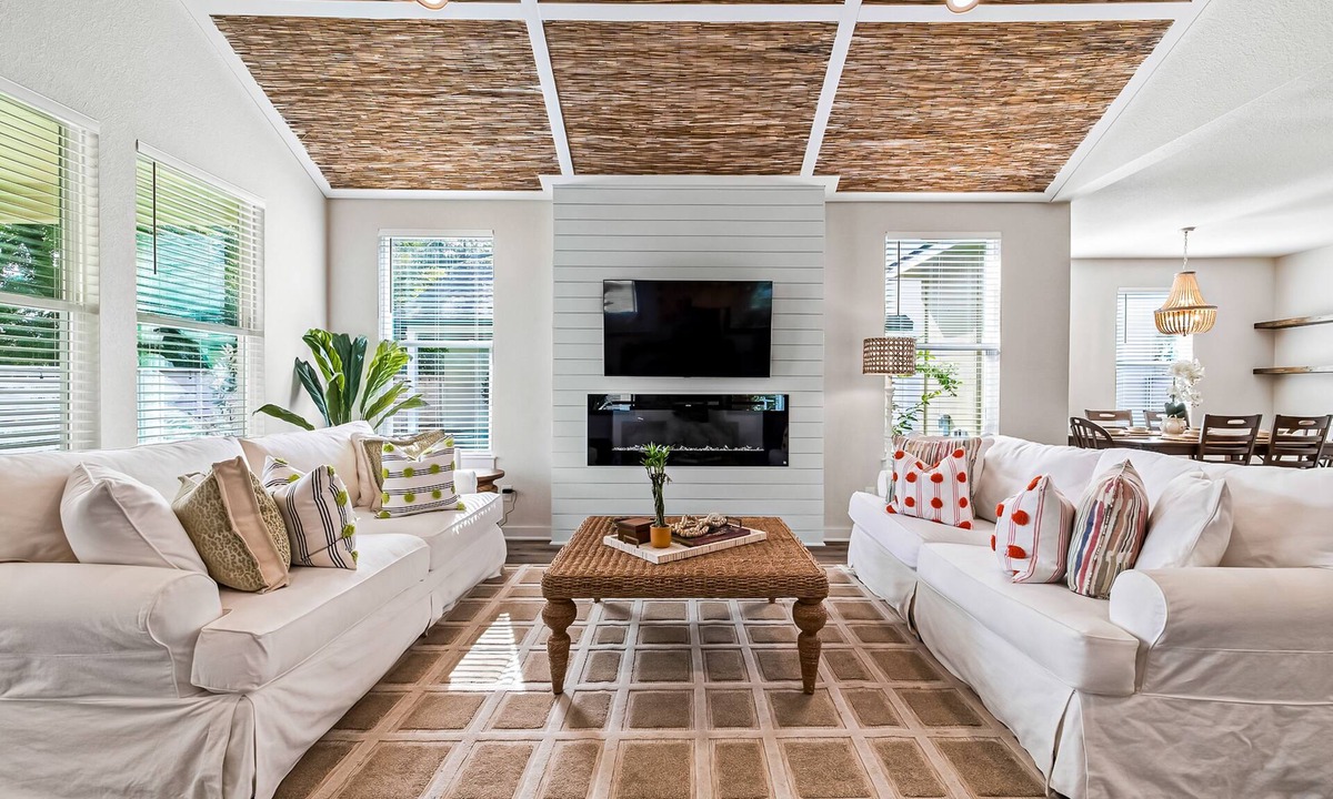 Cottonwood Shores House | Sunny, single-level retreat with a firepit, patio, central AC & washer/dryer