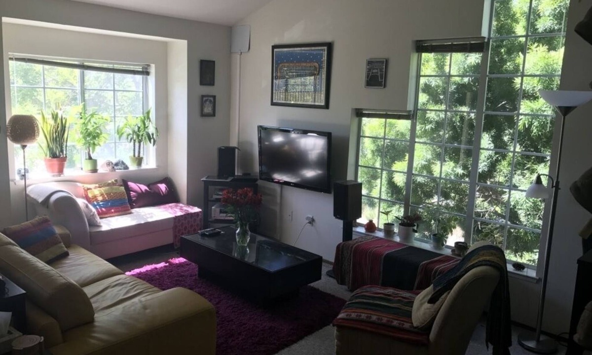 Central Berkeley Condo | Sunny spacious 2 bd/ba condo with vaulted ceilings