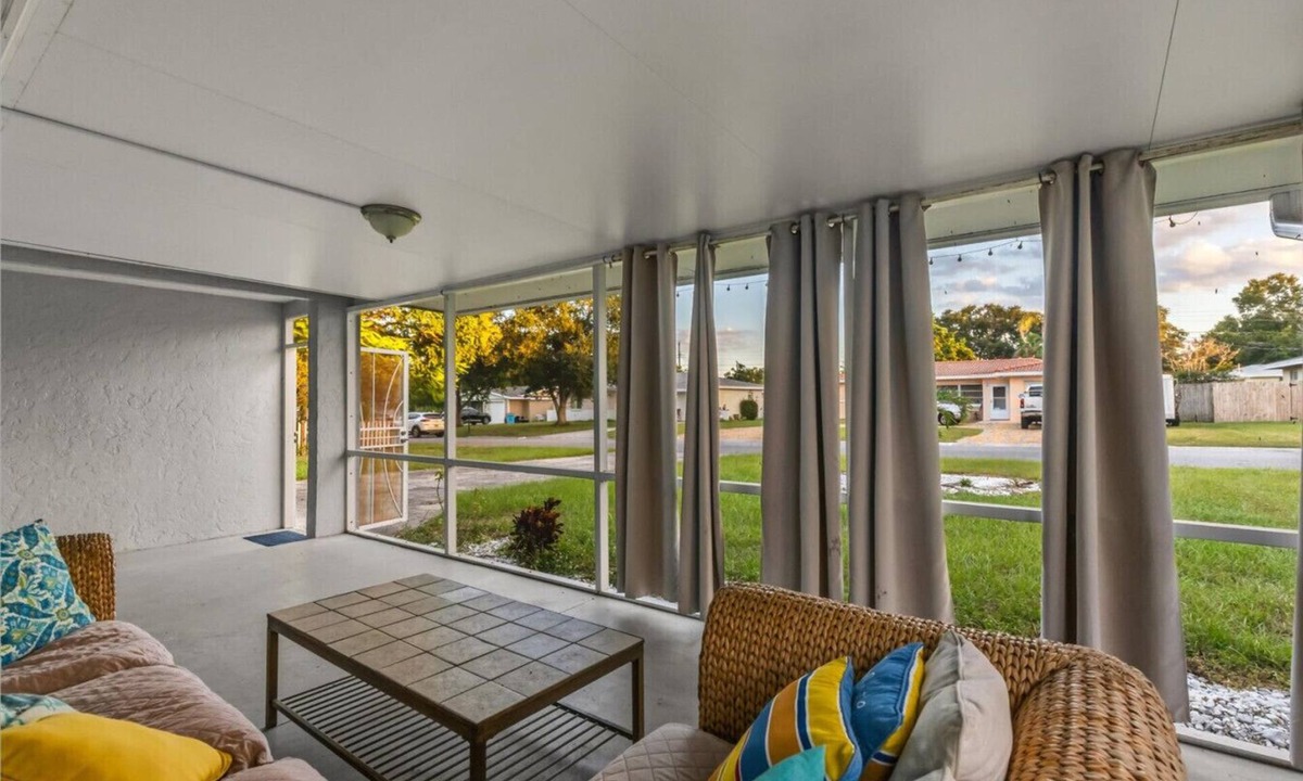 Walsingham House | Sunny Spacious 4BR Villa w Pool Comfort