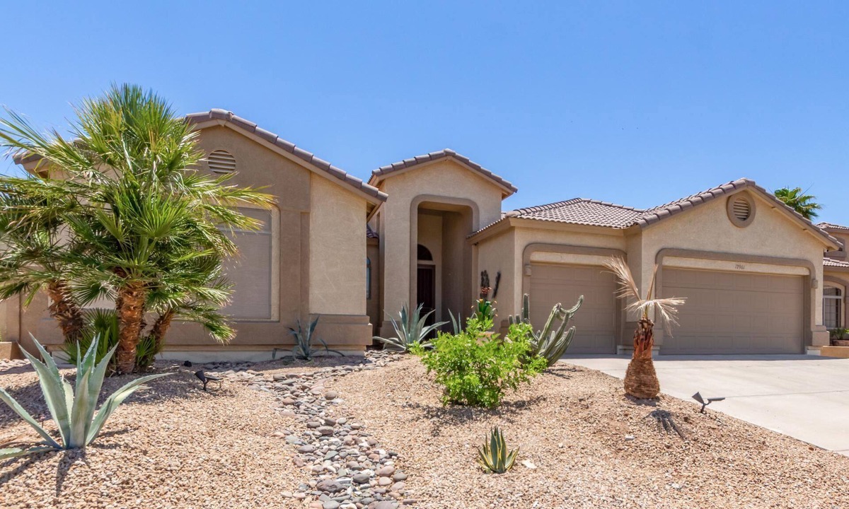 Estrella Mountain Ranch House | Sunny & Spacious * Heated Pool * Walk to the Lakes & Parks!