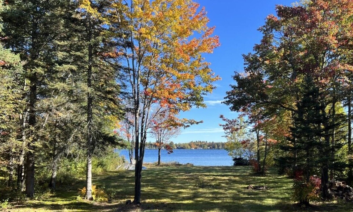 Shawinigan Ski Chalet | Sunny, spacious lakeside chalet.