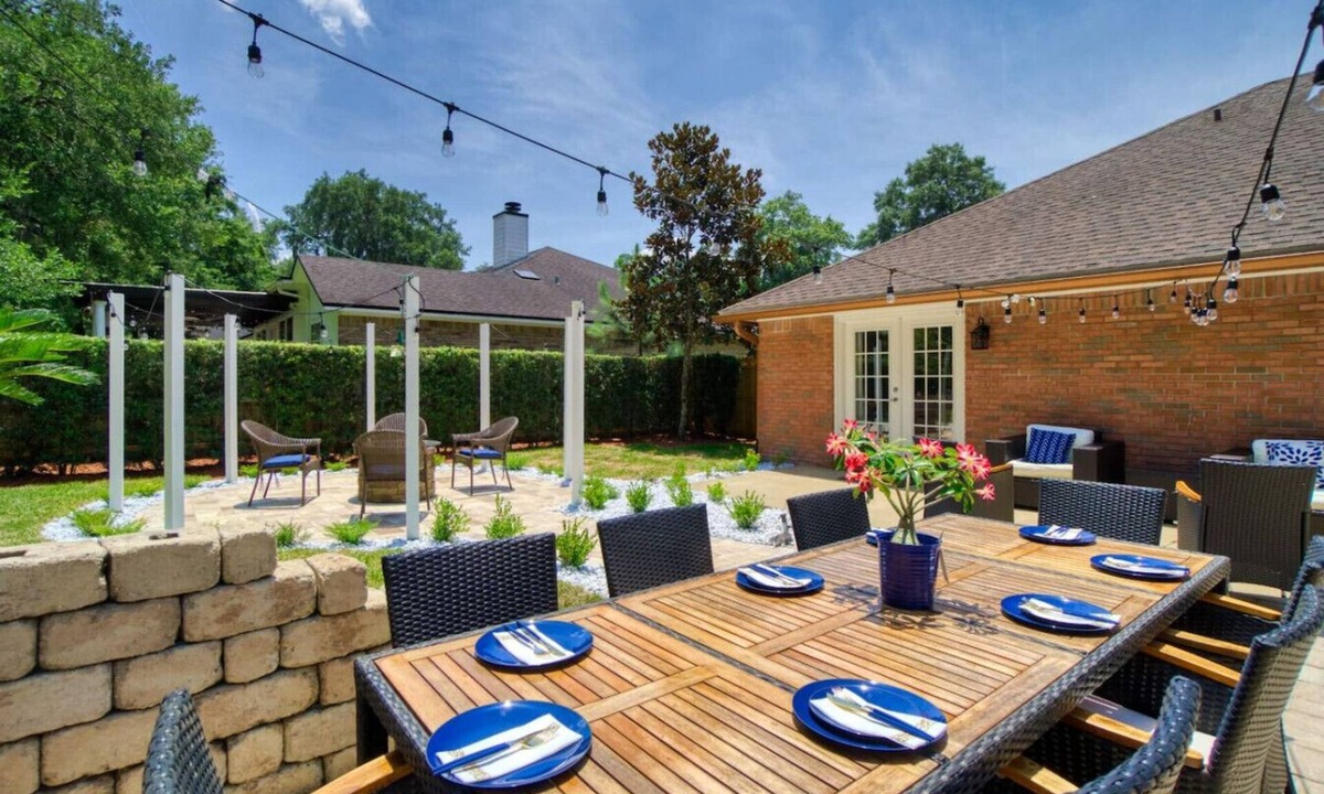 Southside House | ~Sunny Spring Pad Sleeps 12 Spa & Beaches~