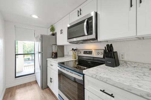 Oak Ridge Apartment | Sunny Stays