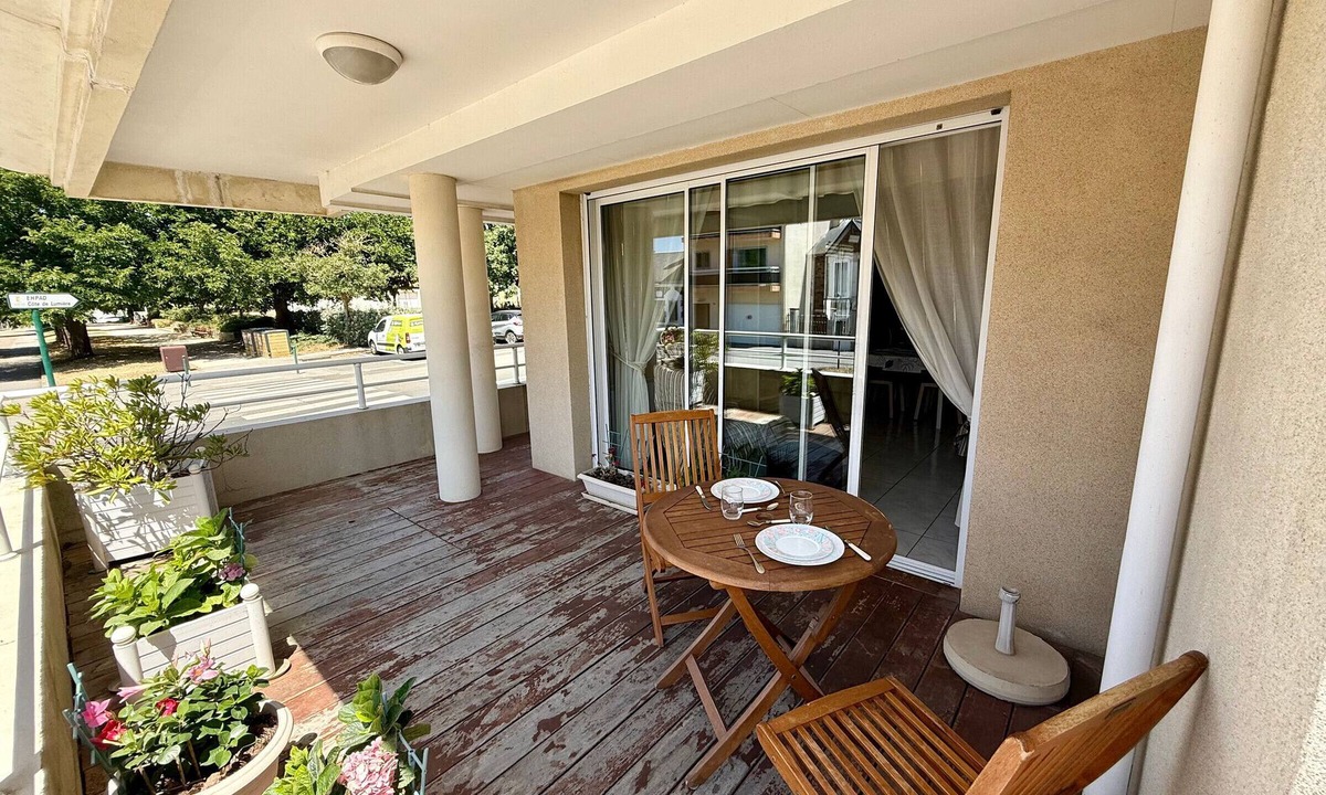 Les Sables d'Olonne Apartment | Sunny T3 Apartment with Terrace & Garage, 300m from Beach