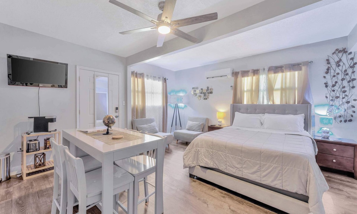 Tampa Apartment | Sunny Tampa Home Near Downtown Stadiums