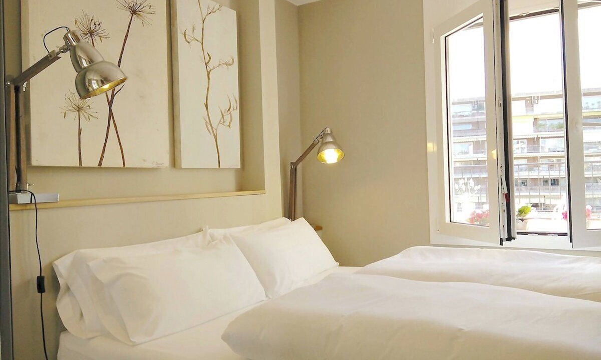 Sarria Apartment | Sunny terrace penthouse by Camp Nou Free Nespresso