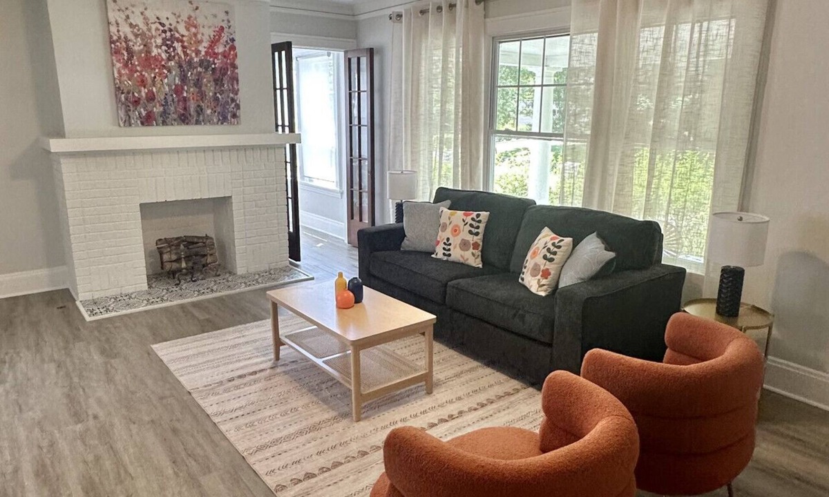Cleveland Apartment | Sunny & Vibrant Two BDR