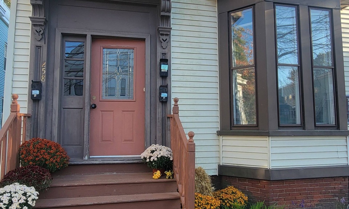 West End Apartment | Sunny West End 1 BR w/ High Ceilings & Parking