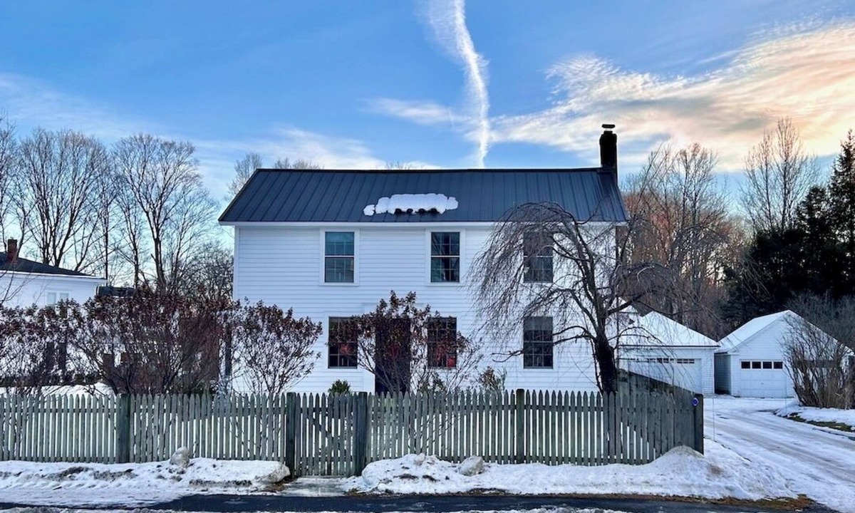 West Stockbridge House | Sunny West Stockbridge, Main floor Primary!