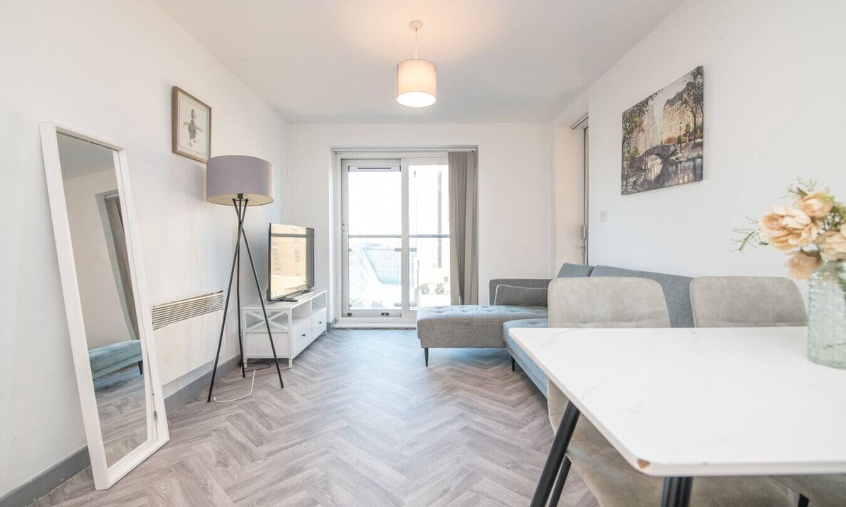 Theatreland Birmingham Apartment | Sunny Westside Two 2BR Flat with City View