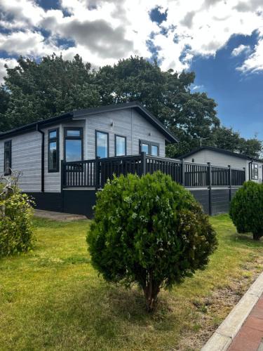 Ellerker Ski Chalet | Sunnydene Country Park