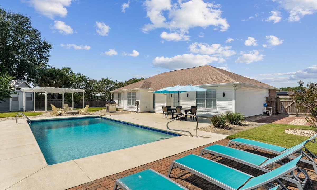 Gulf Vista House | SunnySide House with Pool and Golf Cart