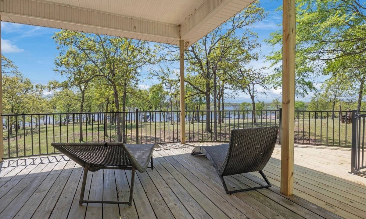 Texanna House | Sunnyside Lakefront with Private Dock at The Cut!