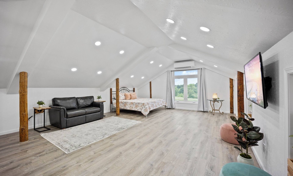 Liberty Apartment | Sunrise Acres - Barndo Loft Studio