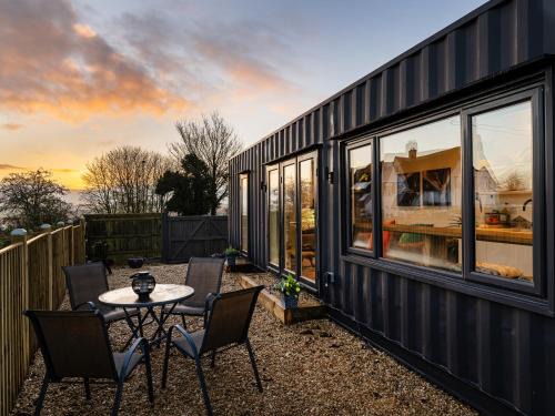 East Ilsley House | Sunrise Cabin