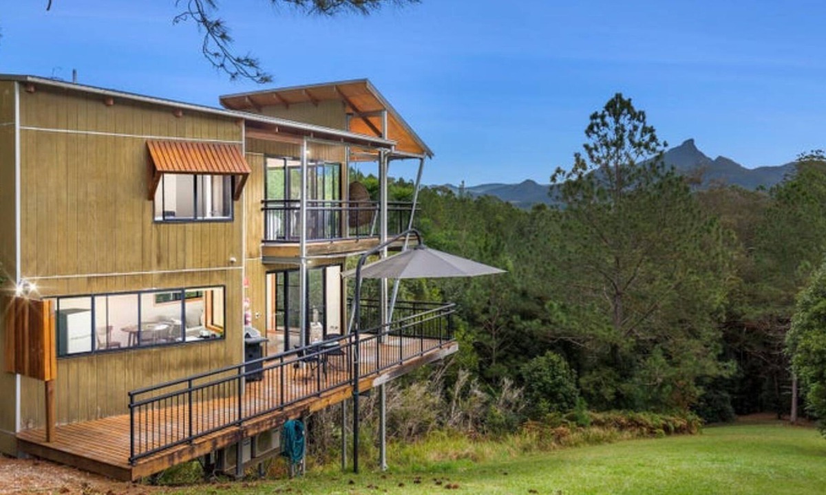 Smiths Creek Ski Chalet | Sunrise Chalet – Romantic Rainforest Haven