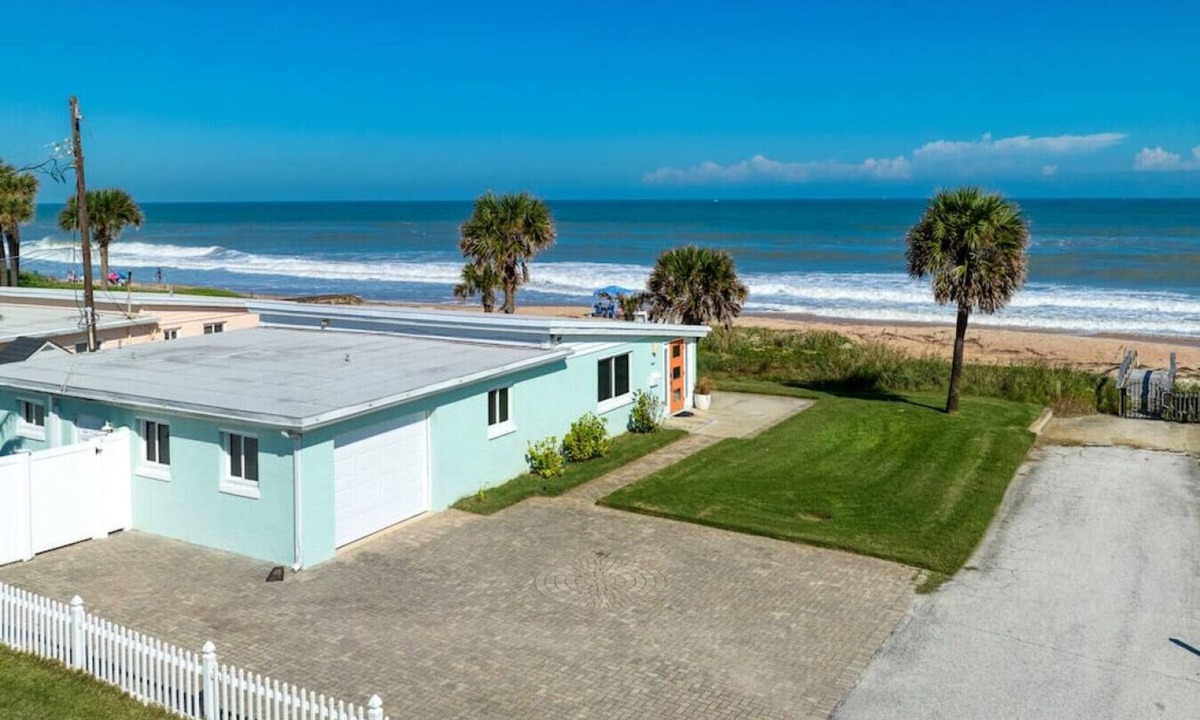O'byrne House | Sunrise Cottage Beachfront Home