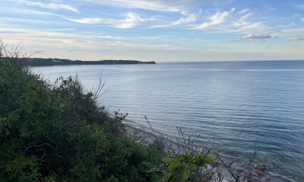 Cedar Bushes Cottage | Sunrise cottage on the cliffs of Manomet Bluffs, Cape Cod
