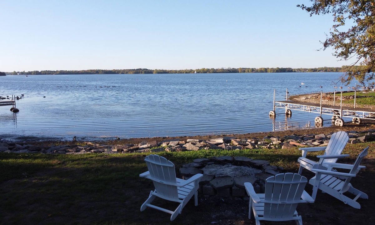 Rossmore Cottage | Sunrise Cove Waterfront Retreat – Luxury Lakefront Escape w/Kayaks & Firepit
