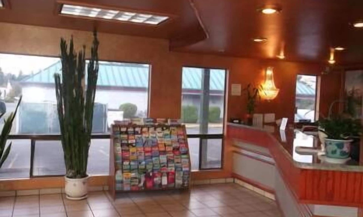 Everett Hotel | Sunrise Inn