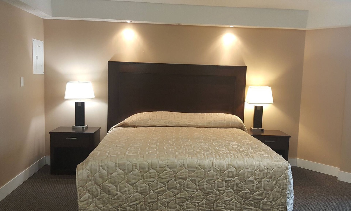 Regina Hotel | Sunrise Motel