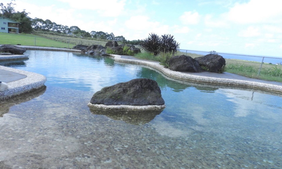Pepeekeo House | Sunrise over the ocean with private pool
