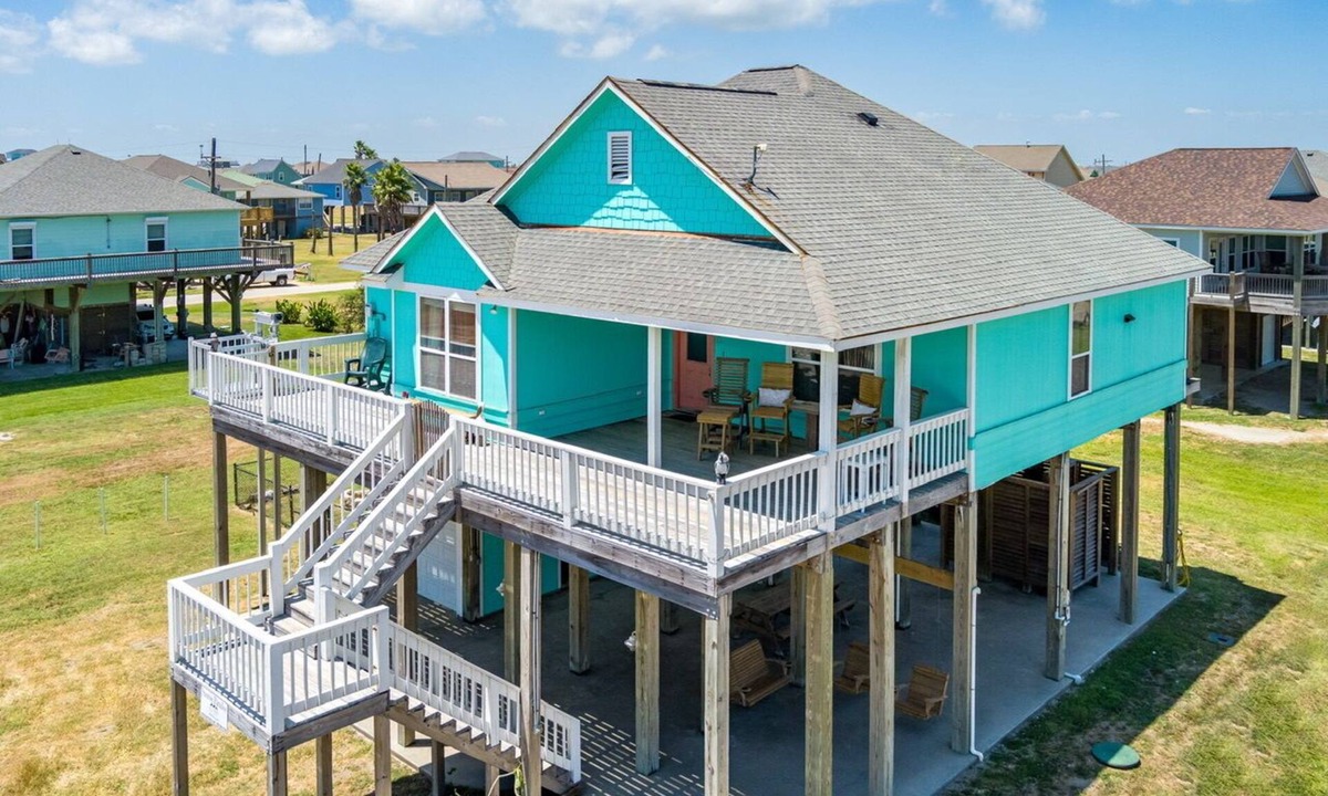 Crystal Beach House | SUNRISE PARADISE - great view and close to the beach!