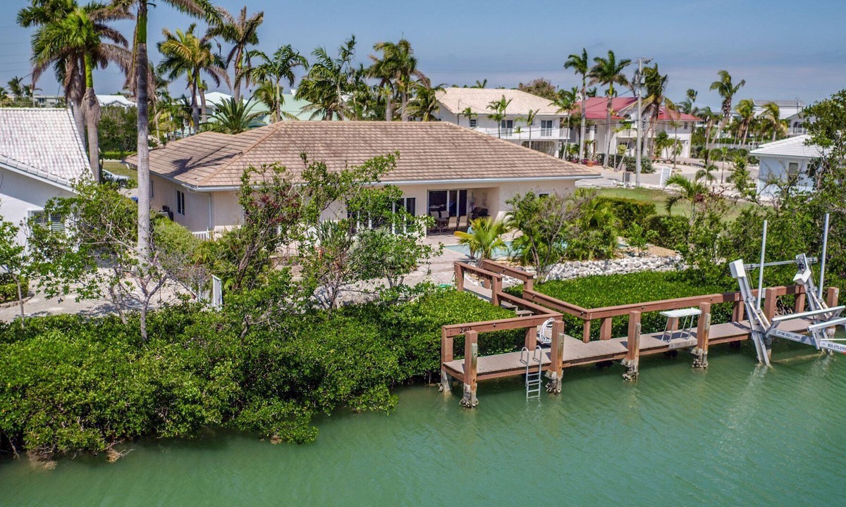 Coury House | Sunrise Retreat 3bed/2bath | 3 Bed, 2 Bath