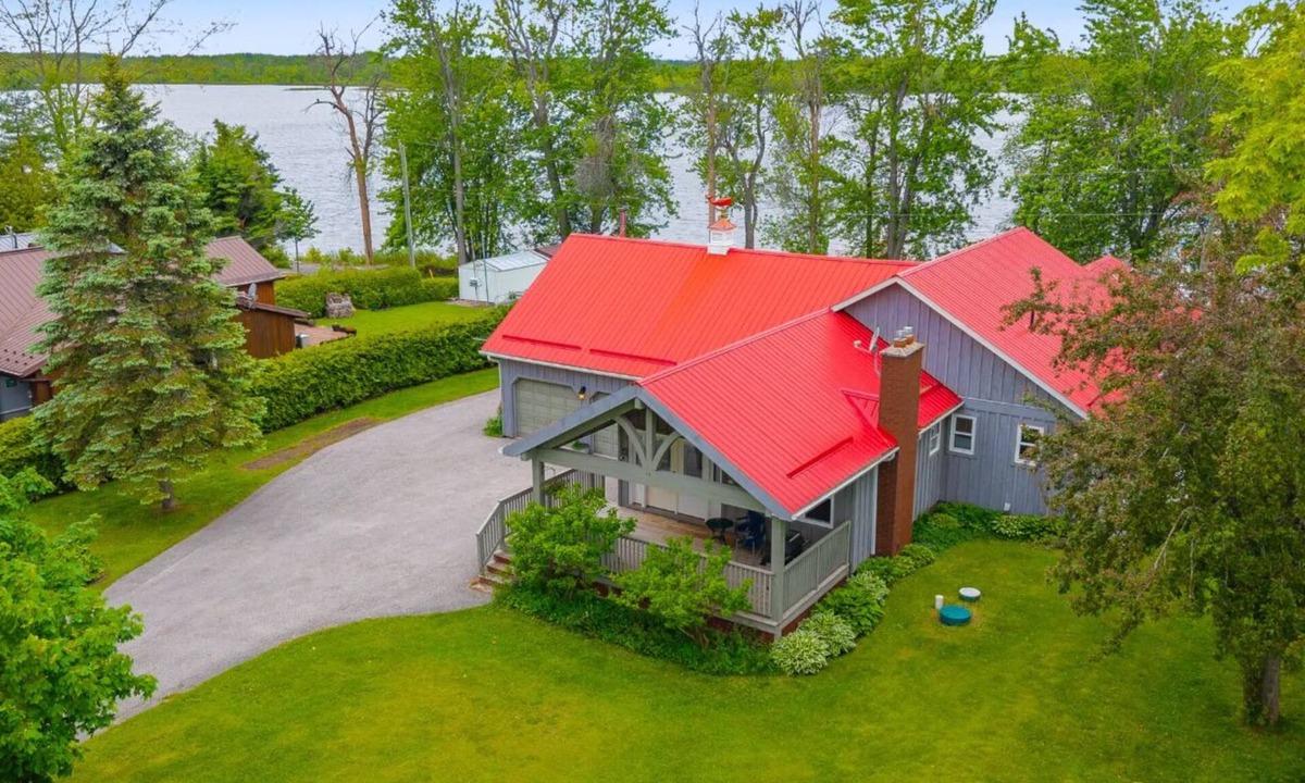 Carden Cottage | Sunrise/Sunset Lakefront 4-Season Cottage Retreat