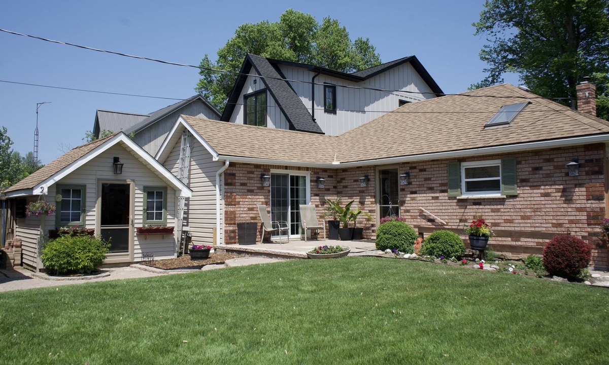 Gilford Cottage | Sunrise Villa on the Lake
