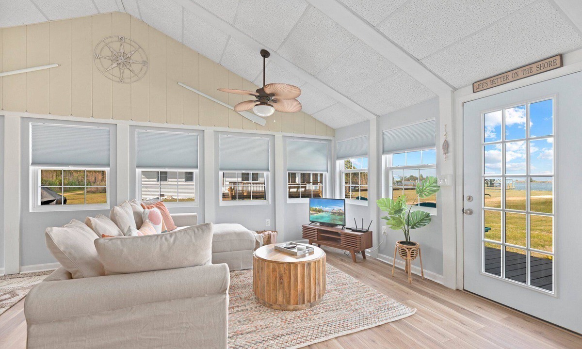 Point Lookout Cottage | Sunrise Waterfront Cottage with Dock & Kayaks!