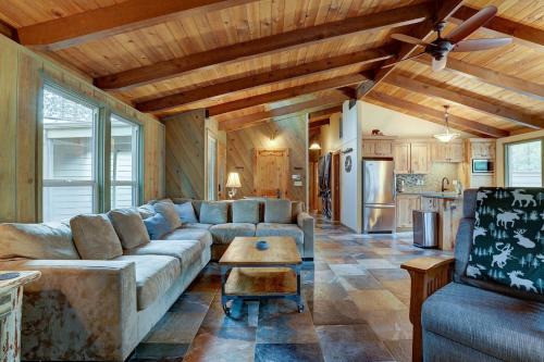 Overlook Park House | Sunriver Escape Sleeps 8 Pet Friendly SHARC Hot Tub