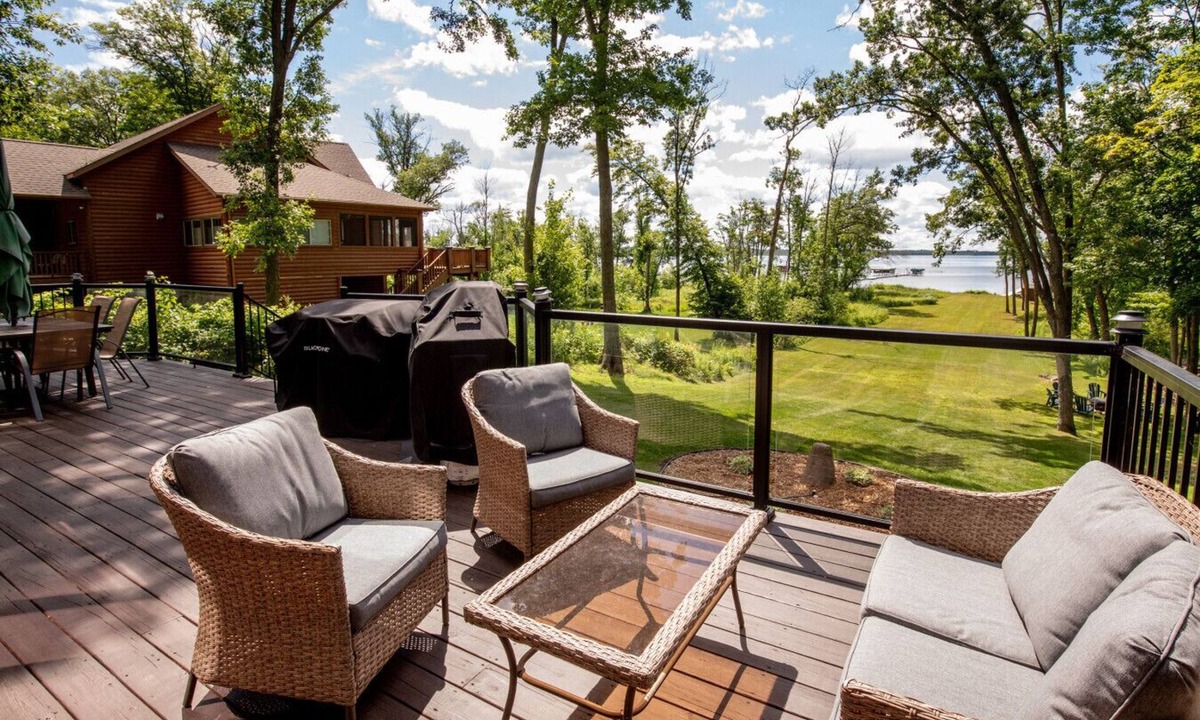 Brainerd Apartment | Sunroom-Game room- Family Room- Kayaks, Games, Water Toys, Beach & Dock!