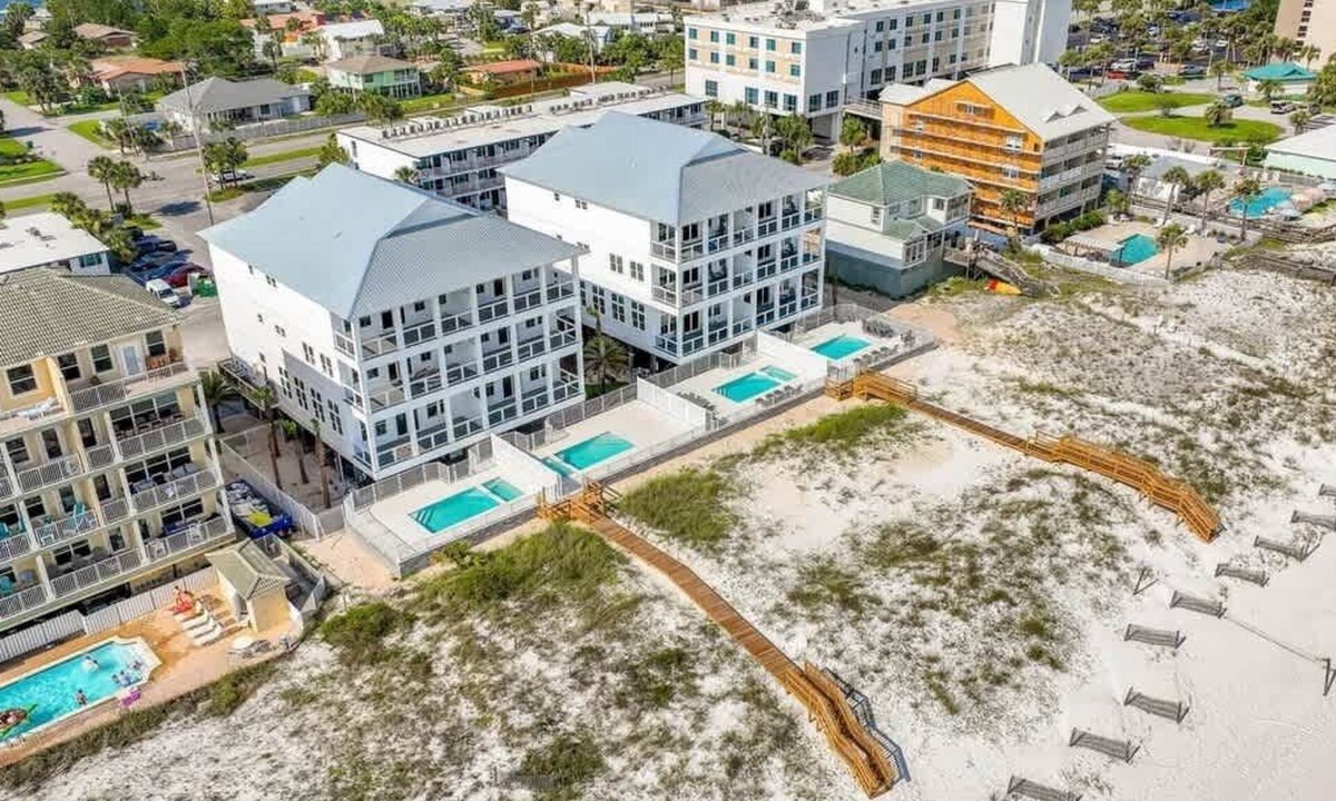 Fort Walton Beach House | Sunset A-Gulf Front 🌊Private Home with 🏊 pool/hot tub/Pet Friendly🐶