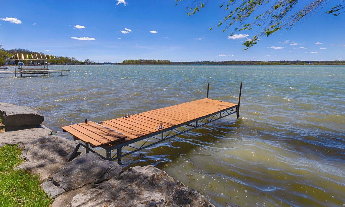 Cayuga Cottage | Sunset Bay:"A Quaint Bungalow by the Lake"