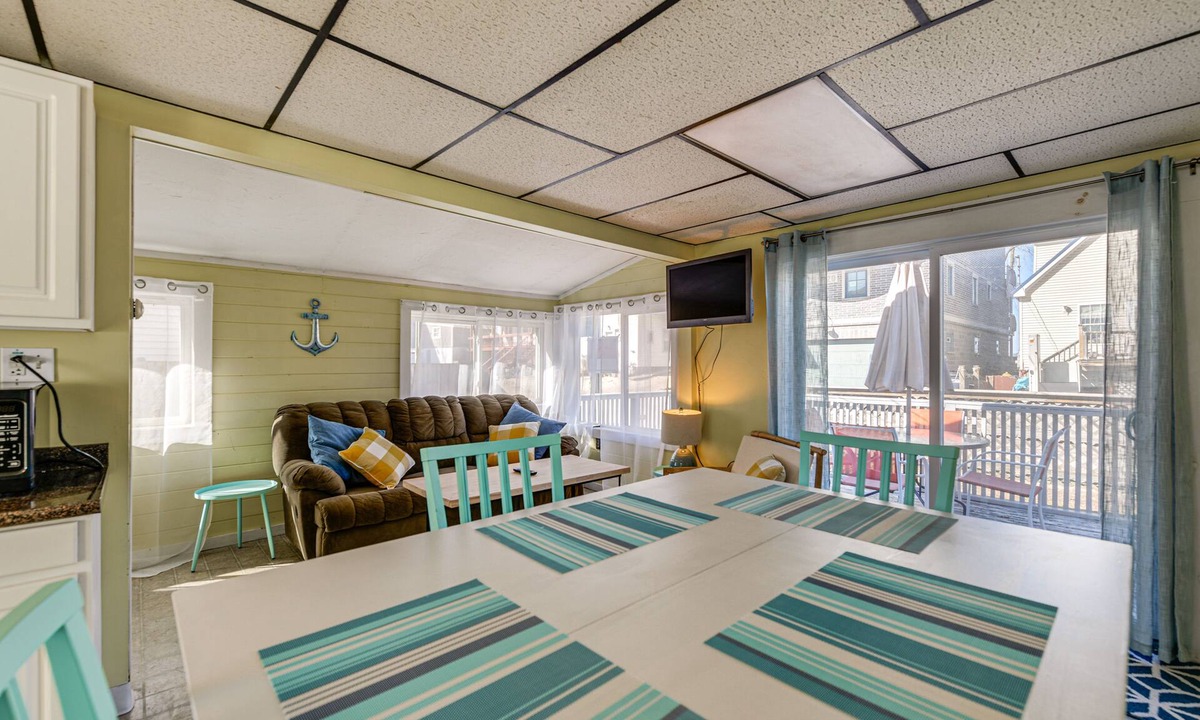 Irving Cottage | Sunset Bay Cottage w/Fire Pit: Walk to Beach!