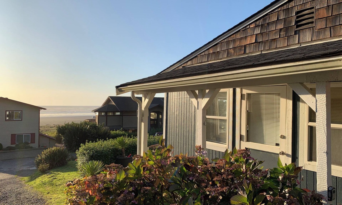 Moclips Cottage | Sunset Beach Cottage, charming, clean & comfortable with ocean-view