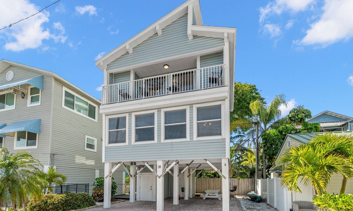 Sunset Beach House | Sunset Beach House | Pet-Friendly + Short Walk to the Beach