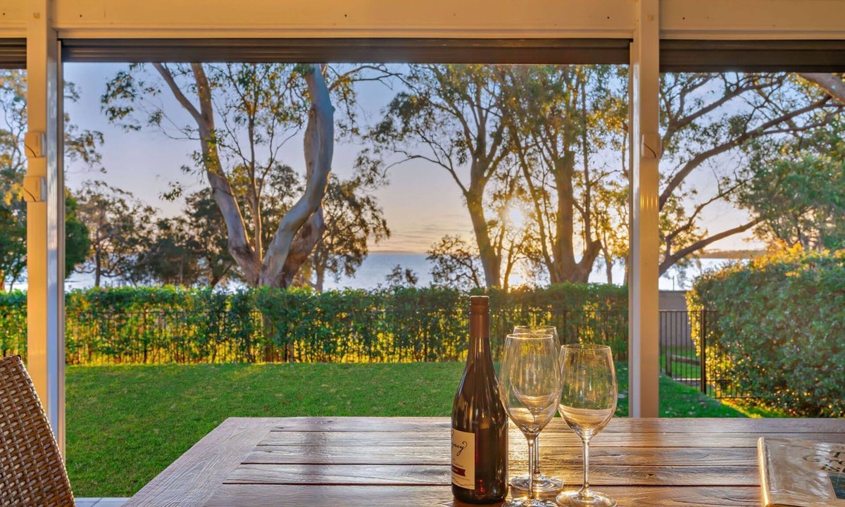 Soldiers Point House | Sunset Beach Luxury 24