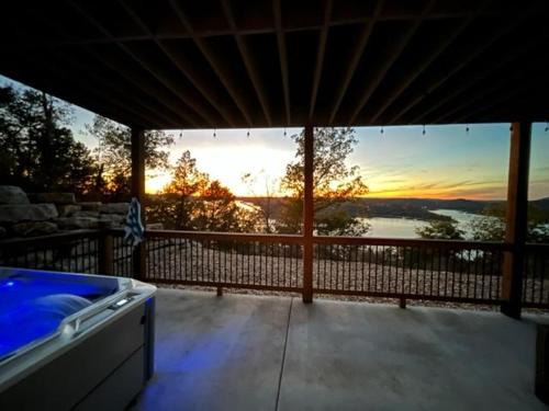 Kimberling City House | Sunset Bluff at Table Rock Lake
