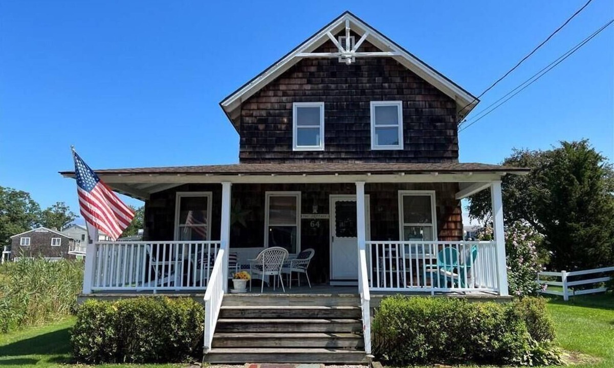 Branford House | Sunset Cottage