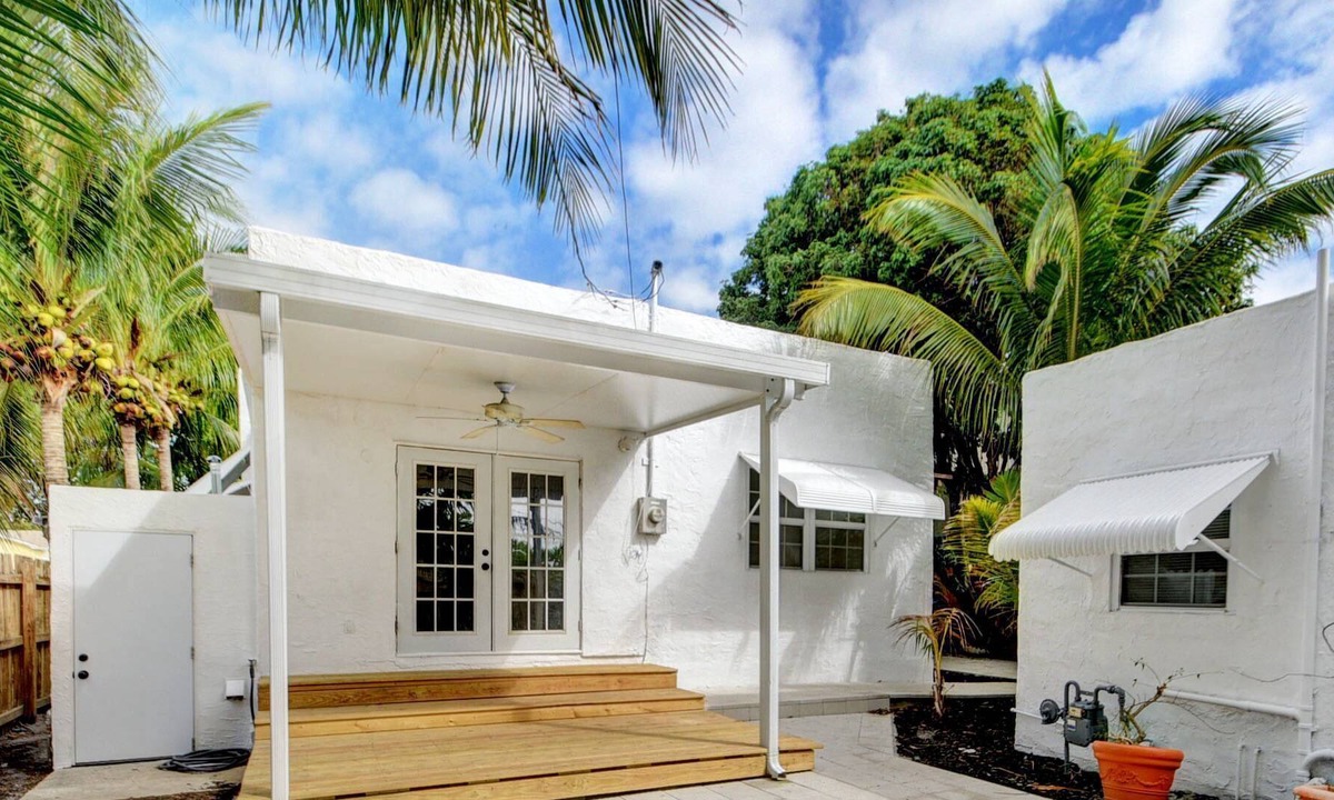 West Palm Beach Cabin | Sunset Cottage West Palm Beach/Close to Downtown/ Shops/ Pet Friendly