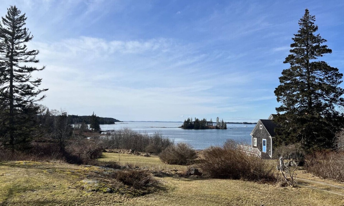Vinalhaven House | Sunset Cove Cottage on Old Harbor